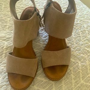 Toms Sandals. Size 9. Great condition.